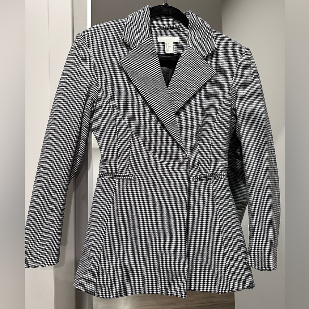 US size 4 blazer.